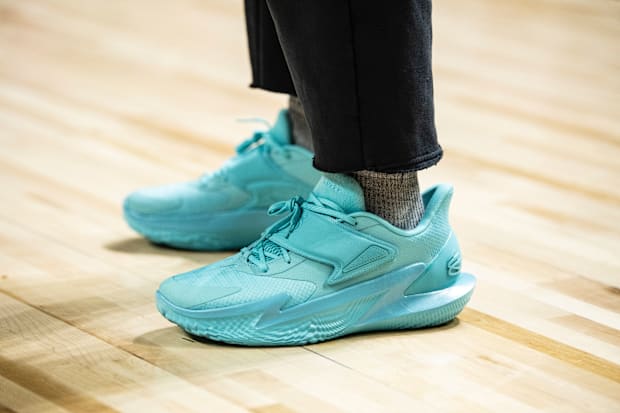 De'Aaron Fox's teal basketball shoes.
