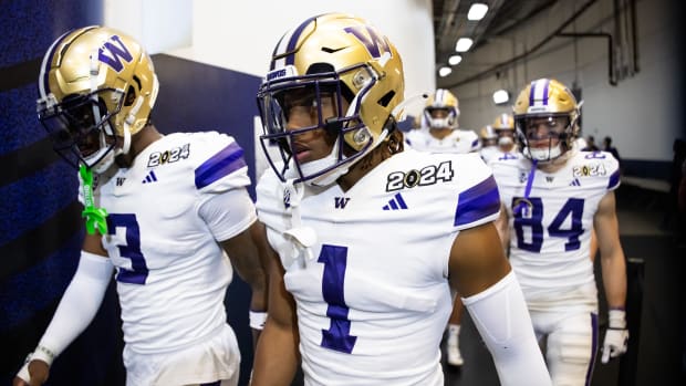 Washington Huskies cornerback Jabbar Muhammad (1) and Mishael Powell (3) against the Michigan Wolverines