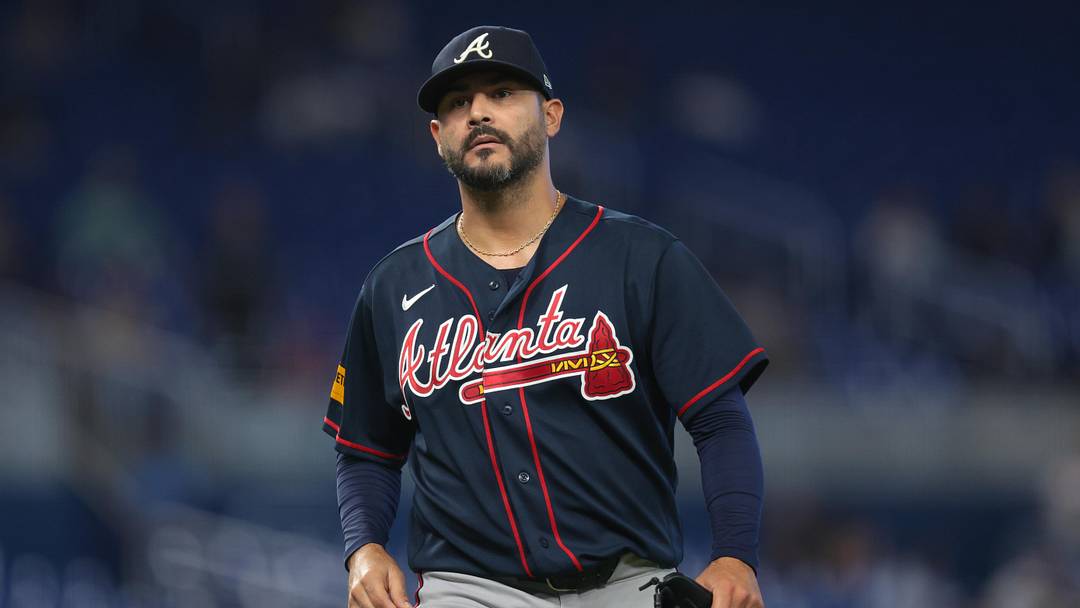 May 19, 2026; Miami, Florida, USA; Atlanta Braves pitcher Martin Perez (33) returns to the dugout Miami Marlins after the fifth inning at loanDepot Park. Mandatory Credit: Sam Navarro-Imagn Images May 19, 2026; Miami, Florida, USA; Atlanta Braves pitcher Martin Perez (33) returns to the dugout Miami Marlins after the fifth inning at loanDepot Park. Mandatory Credit: Sam Navarro-Imagn Images