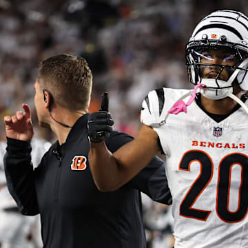Oct 16, 2025; Cincinnati, Ohio, USA; Cincinnati Bengals cornerback DJ Turner II (20) gestures toward his bench as he walks off the field with an apparent injury against the Pittsburgh Steelers during the third quarter at Paycor Stadium. Mandatory Credit: Joseph Maiorana-Imagn Images