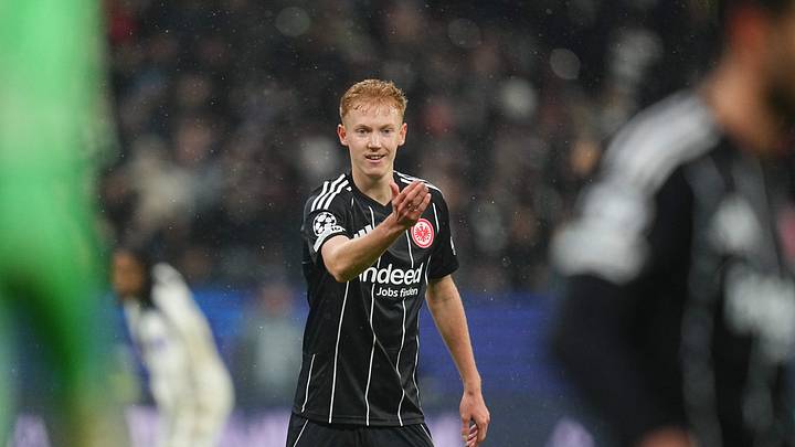 Hugo Larsson könnte die Eintracht im Sommer verlassen Hugo Larsson könnte die Eintracht im Sommer verlassen
