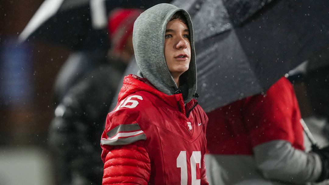 Baylor's Marshall Manning (16) watches a play on the sidelines during the Division II-AAA championship game at Finley Stadium in Chattanooga, Tenn., on Dec. 4, 2025.
