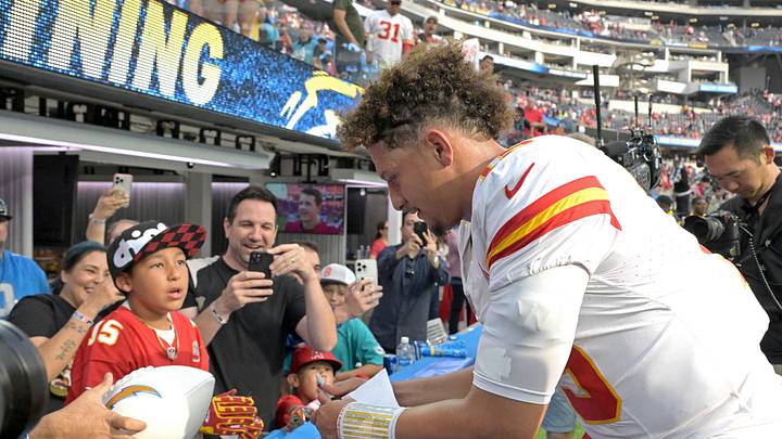 Patrick Mahomes Auto Inscription The 10 Most Beautiful Sports Autographs