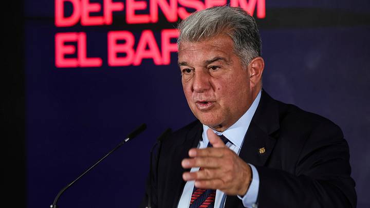 Joan Laporta répond aux attaques de Xavi Hernandez. Joan Laporta répond aux attaques de Xavi Hernandez.