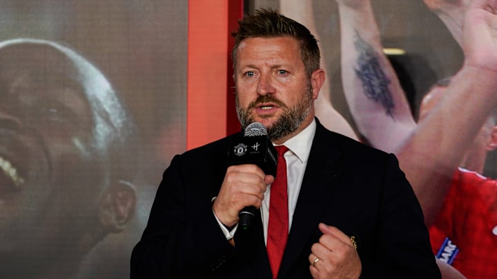 Richard Arnold terekam membicarakan isu di Manchester United dengan suporter Richard Arnold terekam membicarakan isu di Manchester United dengan suporter