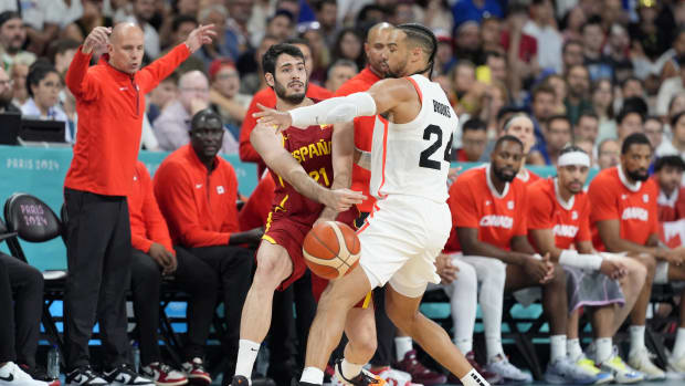 Canada small forward Dillon Brooks (24) defends against Spain small forward Alex Abrines (21) 