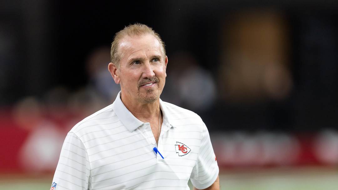 Aug 9, 2025; Glendale, Arizona, USA; Kansas City Chiefs defensive coordinator Steve Spagnuolo against the Arizona Cardinals during a preseason NFL game at State Farm Stadium. Mandatory Credit: Mark J. Rebilas-Imagn Images