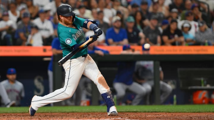 Seattle Mariners first baseman Justin Turner hits an RBI single against the New York Mets on Aug. 10 at T-Mobile Park.