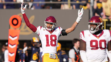 USC Trojans linebacker Eric Gentry (18)