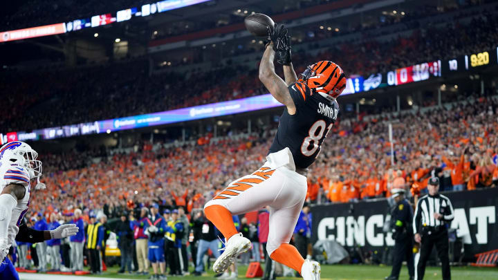 Cincinnati Bengals tight end Irv Smith Jr. (81) catches a touchdown pass in the first quarter during a Week 9 NFL football game between the Buffalo Bills and the Cincinnati Bengals, Sunday, Nov. 5, 2023, at Paycor Stadium in Cincinnati.