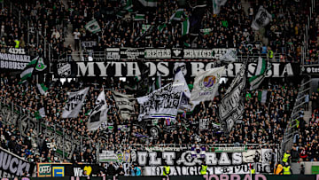 Die Gladbach-Fankurve vor der Niederlage in Freiburg