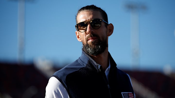 El nadador más ganador en la historia olímpica recibió un reconocimiento que celebra no solo sus medallas, sino la manera en que transformó su experiencia con la salud mental en una causa global.
