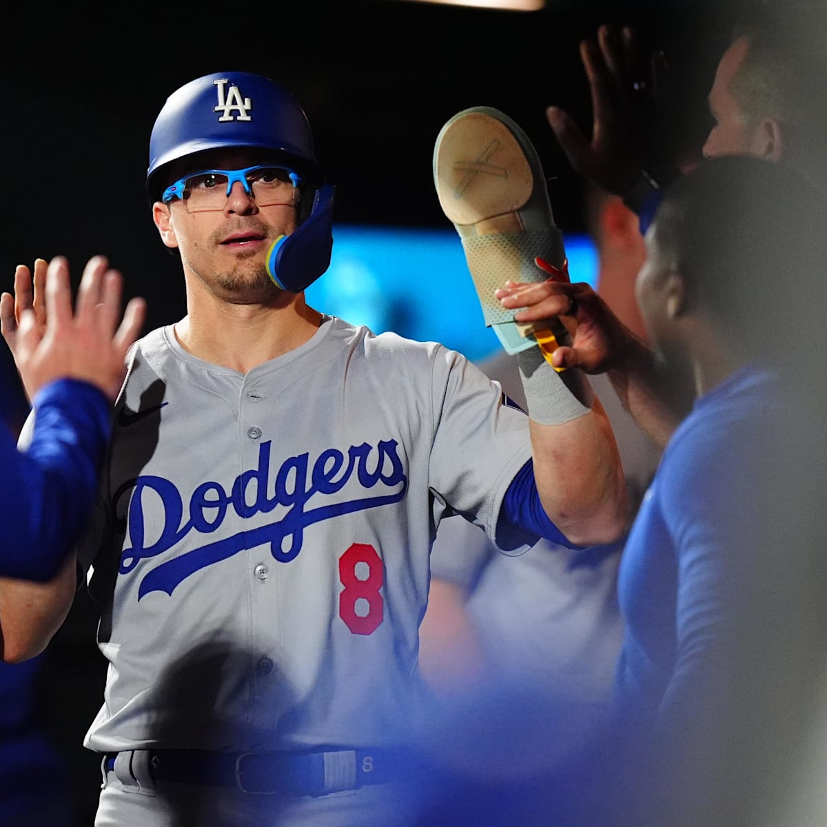 Dodgers star Kike Hernandez flexes World Series ring with