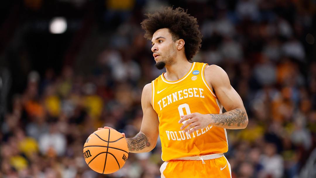 Tennessee Volunteers guard Ja'Kobi Gillespie drives the ball in the first half against the Michigan Wolverines during an Elite Eight game of the Midwest Regional of the men's 2026 NCAA Tournament at United Center.