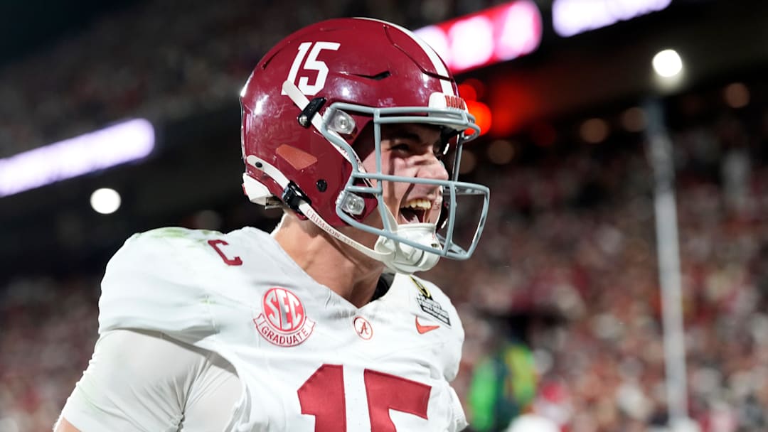 Alabama's Ty Simpson (15) a touchdown pass during the College Football Playoff game between the University of Oklahoma Sooners (OU) and the Alabama Crimson Tide at the Gaylord Family – Oklahoma Memorial Stadium in Norman, Okla., Friday Dec. 19, 2025.
