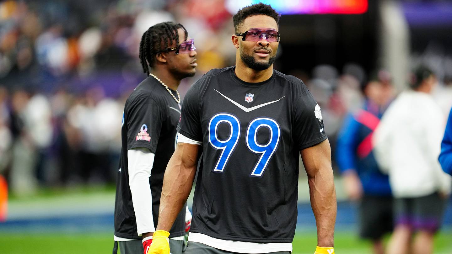 Texans linked to star pass rusher by multiple sources - Vimarsana News