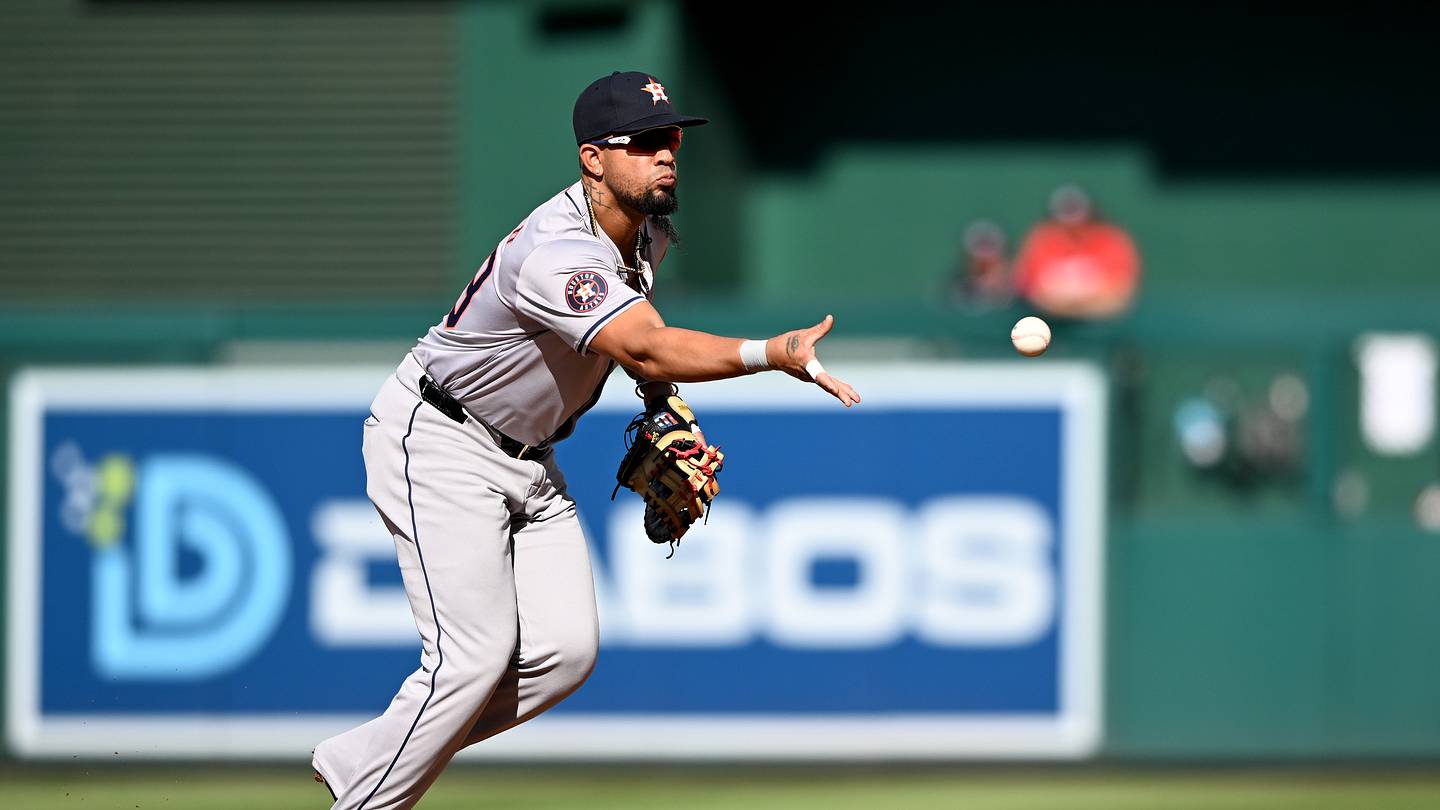 Astros can't afford to give in to Jose Abreu's heartwarming story right now - Vimarsana News