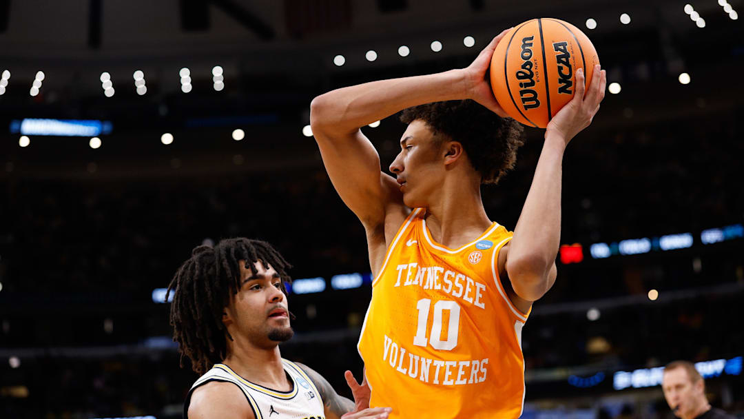Tennessee Volunteers forward Nate Ament (10) looks to pass while defended by Michigan Wolverines guard Elliot Cadeau 