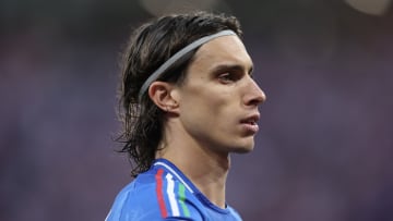 Titulaire au sein de la Squadra Azzura, Riccardo Calafiori sera suspendu face à la Suisse