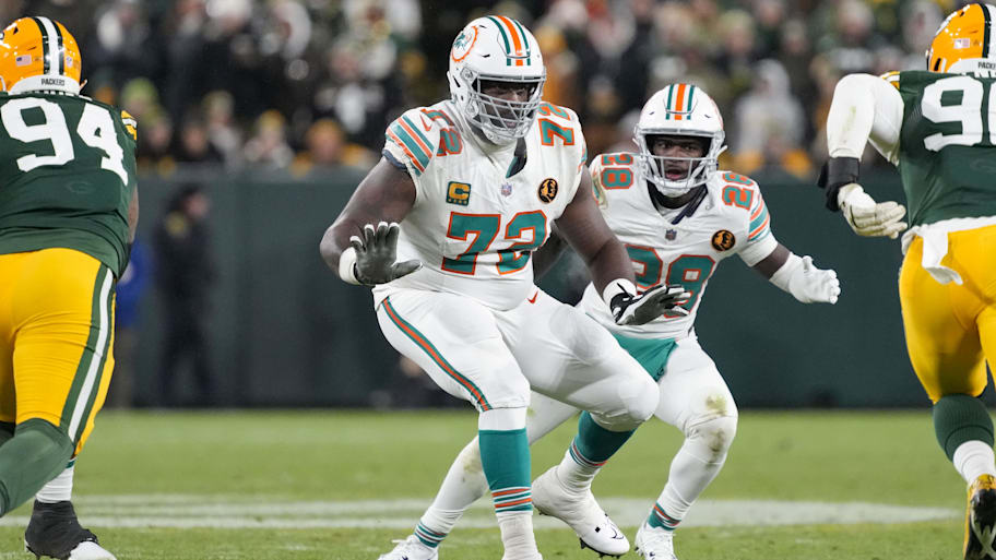 Miami Dolphins offensive tackle Terron Armstead (72) during the game against the Green Bay Packers at Lambeau Field. | Jeff Hanisch-Imagn Images