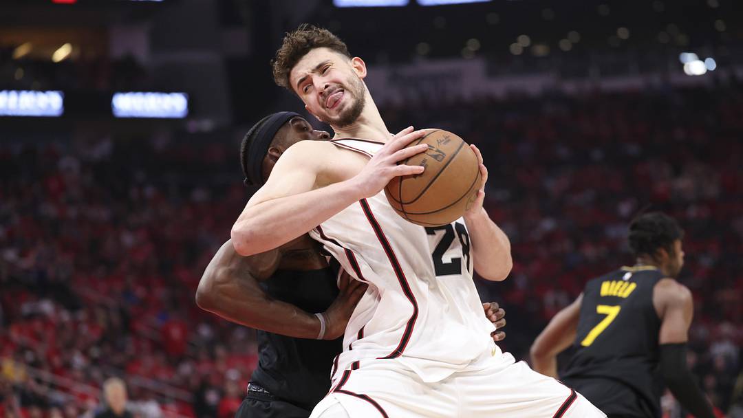 Golden State Warriors forward Jimmy Butler III defends as Houston Rockets center Alperen Sengun controls the ball. Golden State Warriors forward Jimmy Butler III defends as Houston Rockets center Alperen Sengun controls the ball.
