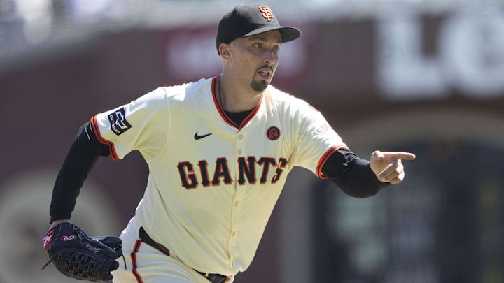 Sep 5, 2024; San Francisco, California, USA;  San Francisco Giants pitcher Blake Snell (7) signals to the catcher during the first inning against the Arizona Diamondbacks at Oracle Park