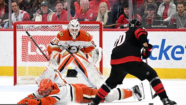 NHL: JAN 08 Ducks at Hurricanes