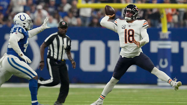 Indianapolis Colts linebacker Zaire Franklin (44) pressures Chicago Bears quarterback Caleb Williams