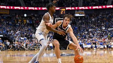 Dec 5, 2025; Nashville, TN, USA;  Gonzaga Bulldogs forward Braden Huff (34) drives to the basket past Kentucky Wildcats guard Jasper Johnson (2) during the second half at Bridgestone Arena. Mandatory Credit: Steve Roberts-Imagn Images