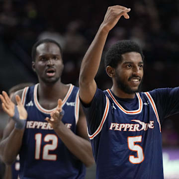 Pepperdine Waves guard Moe Odum (5) is transferring to Arizona State.