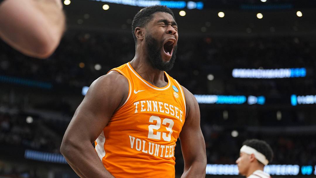 Tennessee forward Jaylen Carey (23) erupts in celebration after scoring against Iowa State in the NCAA Tournament Sweet 16 at the United Center in Chicago on March 27, 2026.
