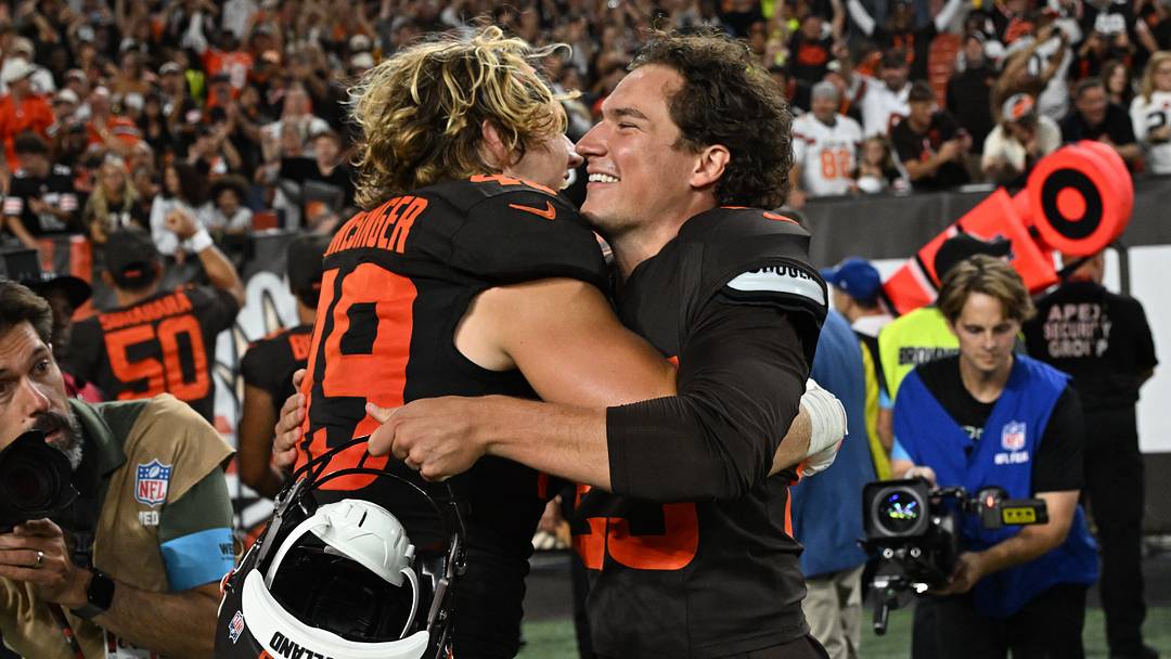 Oct 1, 2026; Cleveland, Ohio, USA; Cleveland Browns linebacker Carson Schwesinger (49) reacts with kicker Andre Szmyt (25) after the game at Huntington Bank Field. Mandatory Credit: Ken Blaze-Imagn Images Oct 1, 2026; Cleveland, Ohio, USA; Cleveland Browns linebacker Carson Schwesinger (49) reacts with kicker Andre Szmyt (25) after the game at Huntington Bank Field. Mandatory Credit: Ken Blaze-Imagn Images