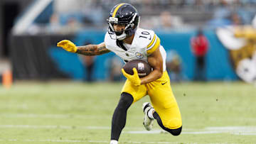 Pittsburgh Steelers wide receiver Roman Wilson (10) 