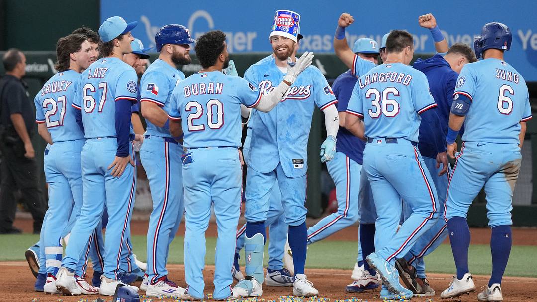 Texas Rangers right fielder Brandon Nimmo (24) celebrates with shortstop Ezequiel Duran (20) and teammates after hitting a walk-off. Texas Rangers right fielder Brandon Nimmo (24) celebrates with shortstop Ezequiel Duran (20) and teammates after hitting a walk-off.