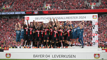 Bayer recebeu o troféu de campeão invicto