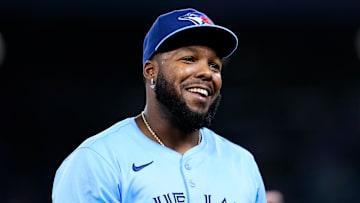 Vladimir Guerrero Jr. firmó por 14 años con los Azulejos 