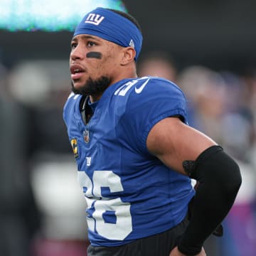 Jan 7, 2024; East Rutherford, New Jersey, USA; New York Giants running back Saquon Barkley (26) looks up before the game against the Philadelphia Eagles at MetLife Stadium.  