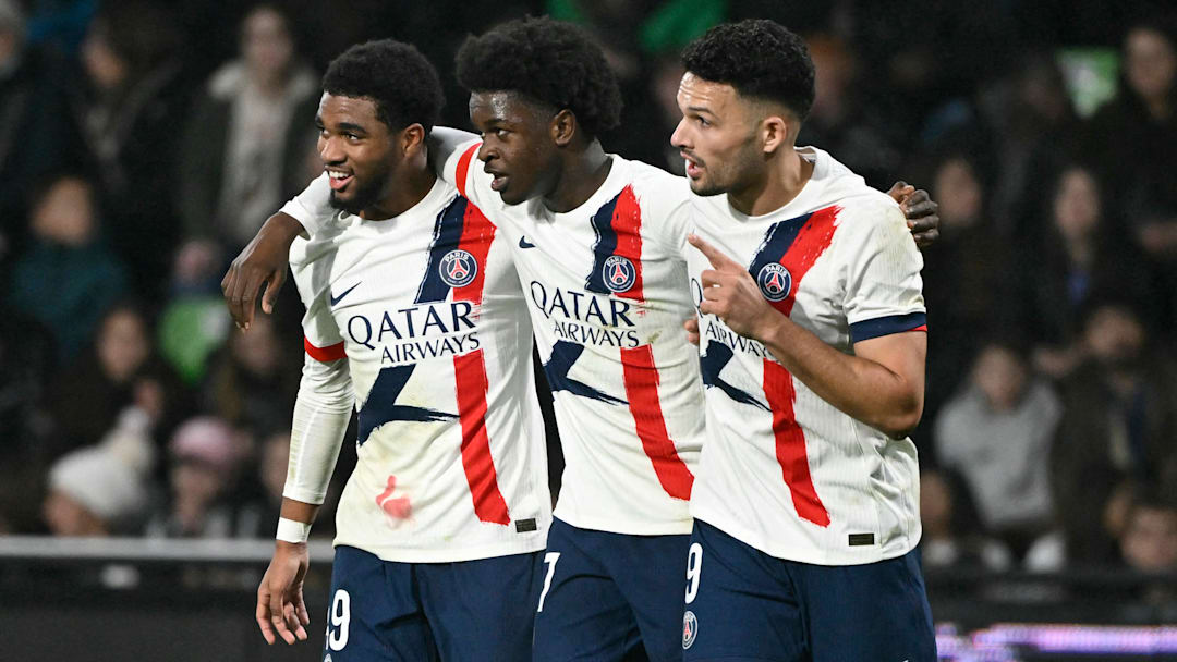 Le PSG s'impose sur la pelouse du FC Metz et reprend provisoirement la tête de la Ligue 1 devant le RC Lens. 