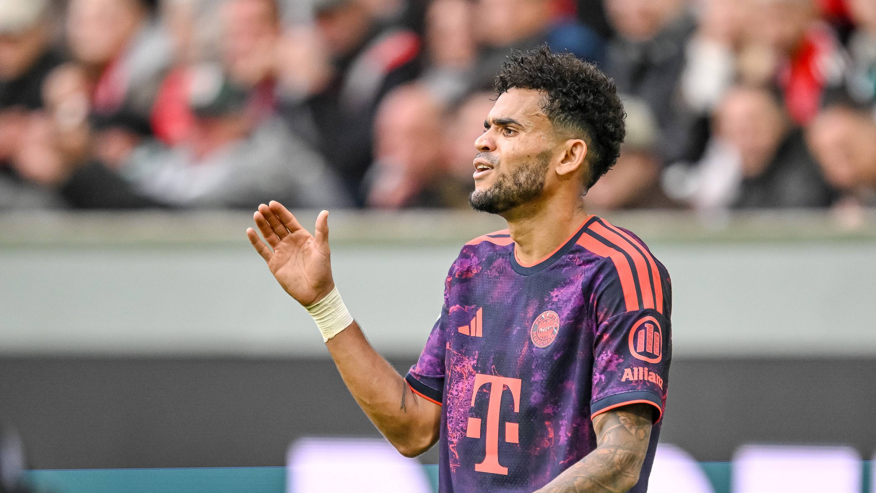 Bayern Munich chief still backs Luis Diaz despite his slow start to the season, ‘He’ll come good again’