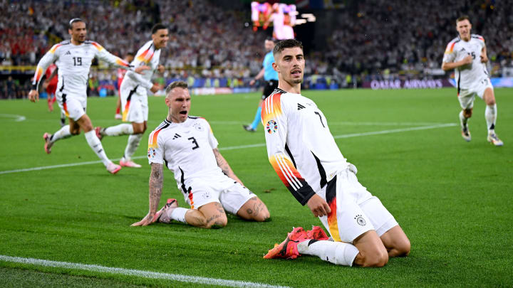 Deutschland bejubelt den Treffer zum 1:0