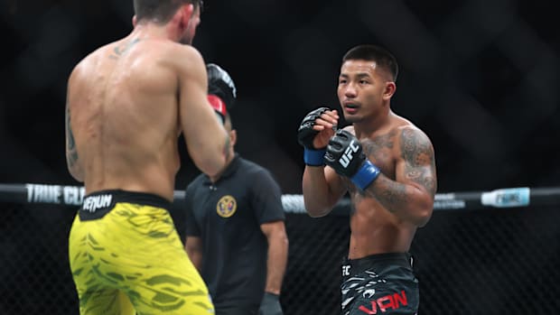 Joshua Van fighting Bruno Silva