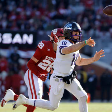 TCU Horned Frogs quarterback Josh Hoover (10) throws a pass as Oklahoma Sooners linebacker Danny Stutsman (28) pursues him during a college football game between the University of Oklahoma Sooners (OU) and the TCU Horned Frogs at Gaylord Family-Oklahoma Memorial Stadium in Norman, Okla., Friday, Nov. 24, 2023. Oklahoma won 69-45.