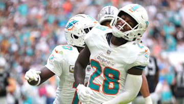 Miami Dolphins running back De'Von Achane (28) celebrates a touchdown against the Las Vegas Raiders with wide receiver Tyreek Hill (10) at Hard Rock Stadium. 