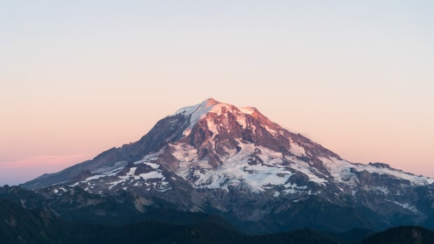  A picture in the evening of Mt. Rainier