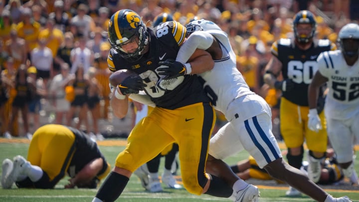 Iowa Hawkeyes tight end Luke Lachey (85) runs after a catch as the Hawkeyes take on Utah State at Kinnick Stadium in Iowa City, Saturday, Sept. 2, 2023.