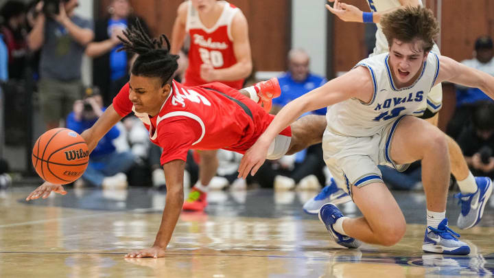 Fishers guard Jason Gardner Jr. (5) reaches for the ball against Hamilton Southeastern 