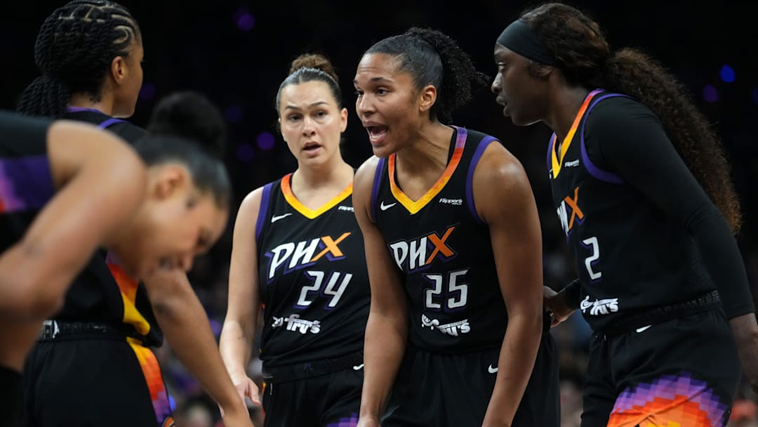 Phoenix Mercury forward Alyssa Thomas (25) huddles with her teammates during their WNBA semifinal playoff game against the Minnesota Lynx at PHX Arena on Sept. 28, 2025.