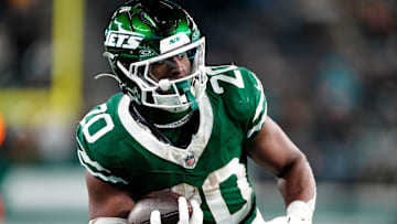 New York Jets running back Breece Hall (20) runs with the ball, Sunday January 5, 2025, in East Rutherford.