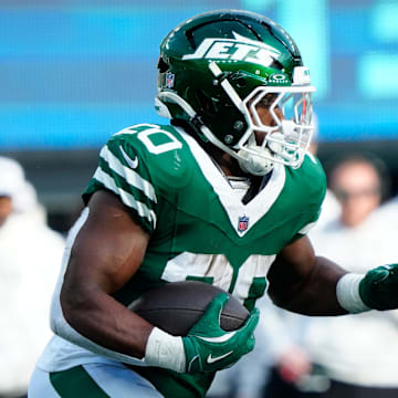 New York Jets running back Breece Hall (20) runs for a first down in the second quarter, Sunday, November 17, 2024, in East Rutherford.