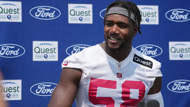 Linebacker Bobby Okereke  